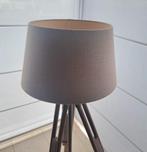 Staande lamp op houten statief, Ophalen