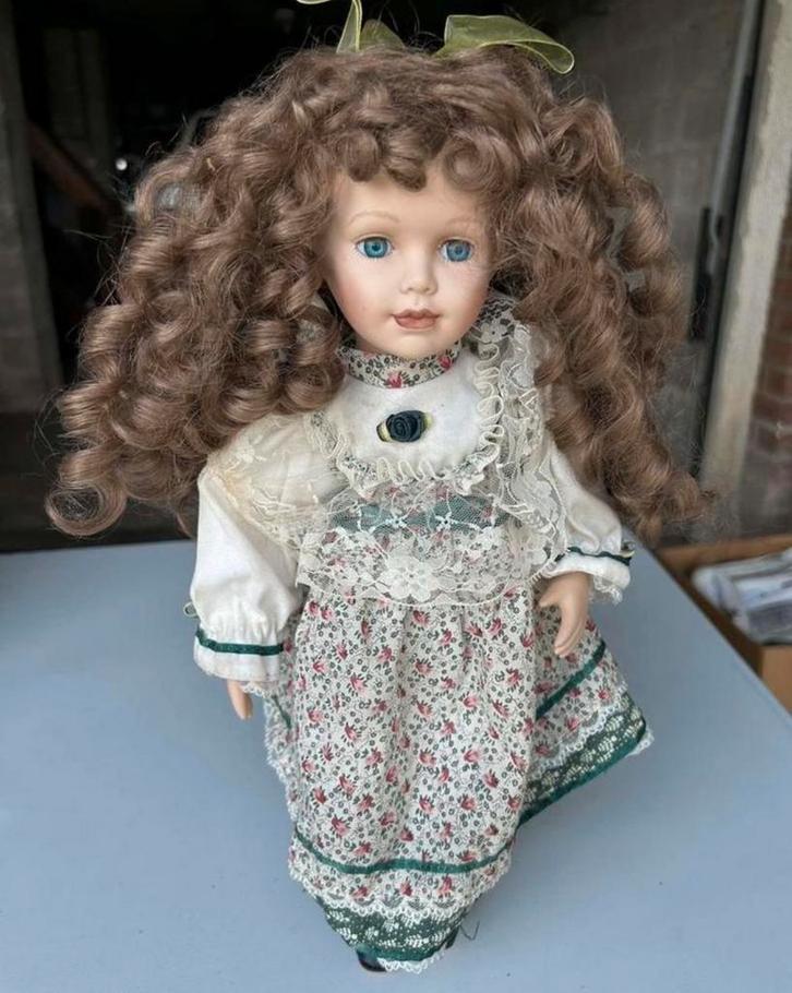 À vendre Poupée de collection – style ancien / porcelaine, Collections, Poupées, Comme neuf, Poupée, Enlèvement