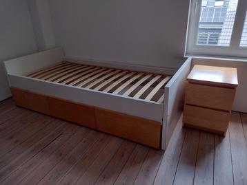 Bed (1 persoon) met 3 lades, lattenbodem en nachtkastje 