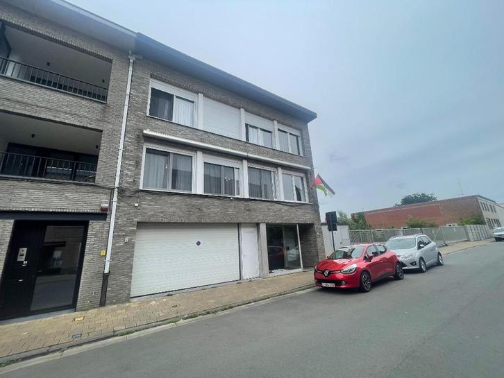 Magazijn + 2 Ruime appartementen in Sint Niklaas te koop, Immo, Huizen en Appartementen te koop, Provincie Oost-Vlaanderen, 200 tot 500 m²