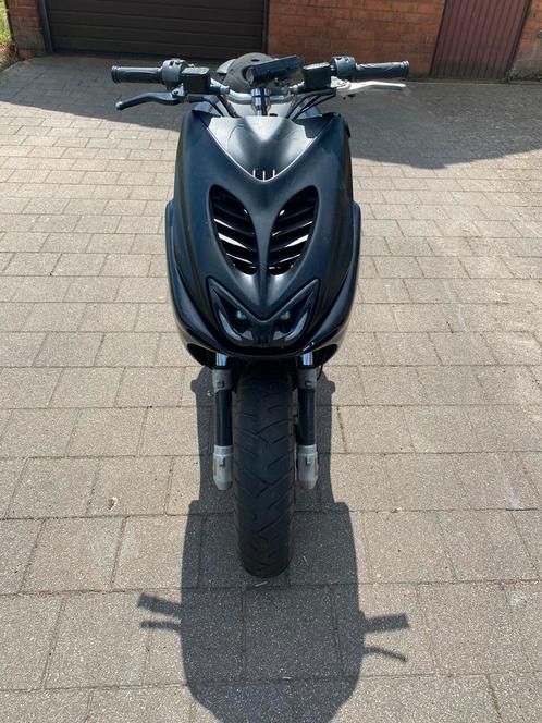 2 takt Zwarte Aerox Yamaha b klasse, Fietsen en Brommers, Scooters | Yamaha, Gebruikt, Aerox, Klasse B (45 km/u), Tweetakt, Ophalen