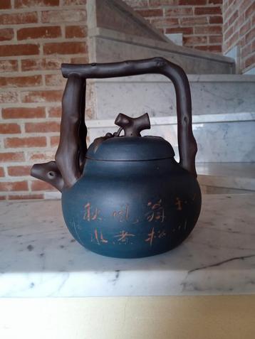 Antieke Yixing In China Theepot Met 2 Stempels Erop  beschikbaar voor biedingen