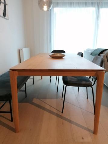 Table en bois design beschikbaar voor biedingen