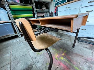 Kinderbureau beschikbaar voor biedingen