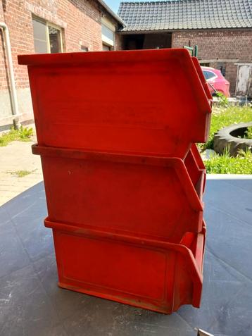 Opbergbakjes beschikbaar voor biedingen