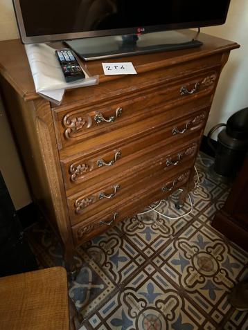 vintage commode beschikbaar voor biedingen