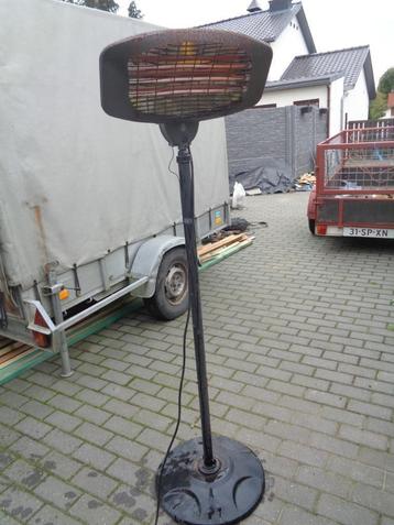 Zwarte wel verroeste terrasverwarmer beschikbaar voor biedingen