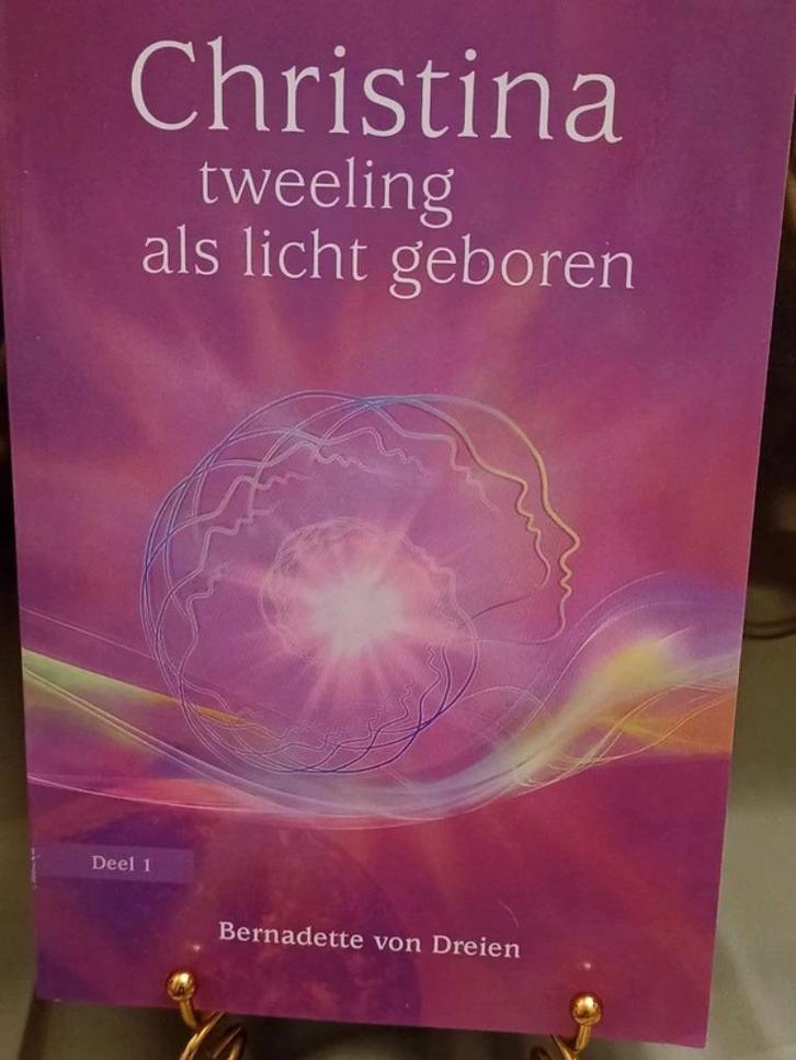 Christina tweeling als licht geboren, Boeken, Esoterie en Spiritualiteit, Zo goed als nieuw, Ophalen of Verzenden