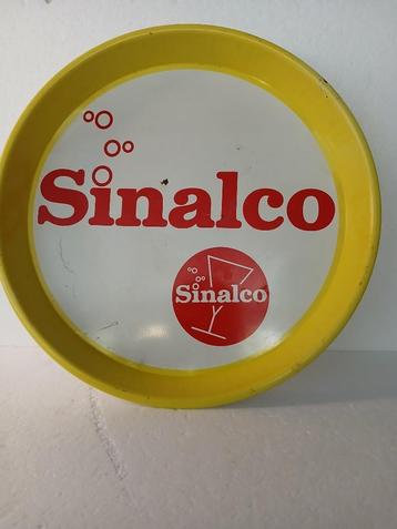 Vintage SINALCO reclamebakje voor frisdrank in hout beschikbaar voor biedingen