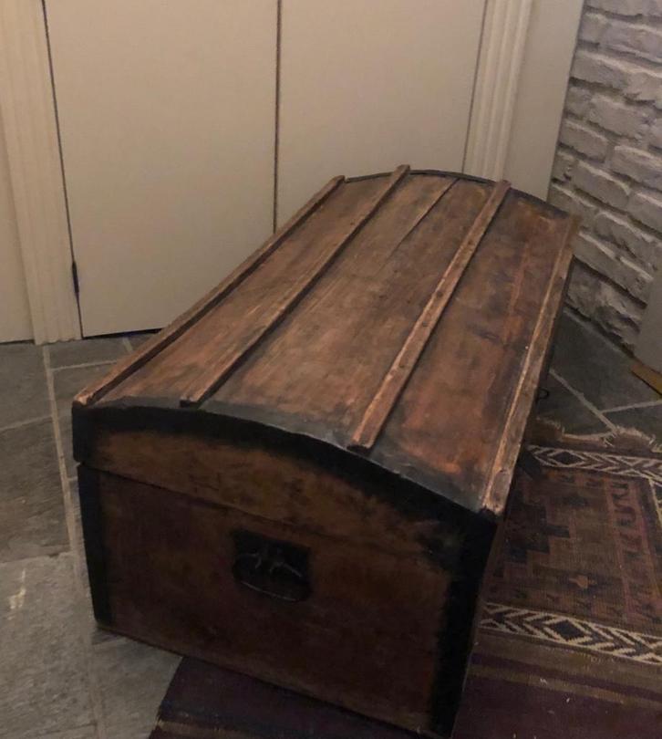 Brocante houten reiskoffer met metalen oren, Antiek en Kunst, Curiosa en Brocante, Ophalen