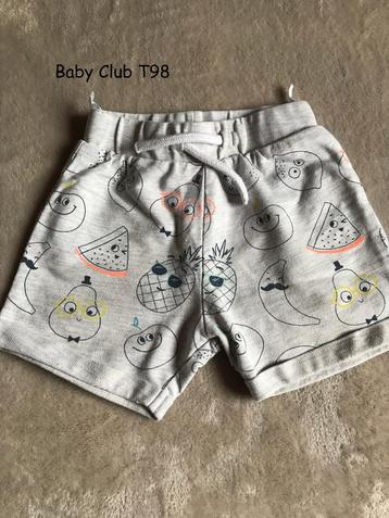 Vêtements garçon T98 à partir de 2,00€ très bon état beschikbaar voor biedingen