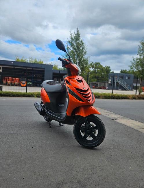 Piaggio Zip "Amber Orange" klasse A 4 takt 2014 - 9.580 km, Fietsen en Brommers, Scooters | Piaggio, Gebruikt, Zip, Klasse A (25 km/u)