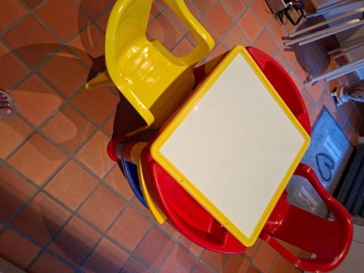 Kinderspeeltafeltje, Kinderen en Baby's, Speelgoed | Speeltafels, Gebruikt, Ophalen