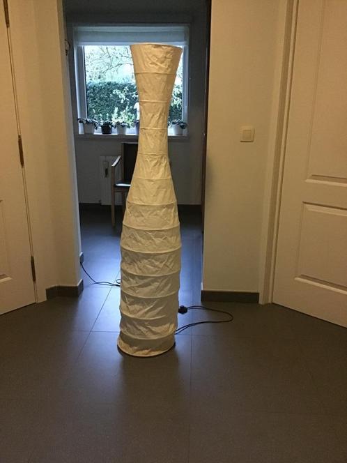 Lampadaire blanc de 155 cm de haut, Maison & Meubles, Lampes | Lampadaires, Comme neuf, Enlèvement