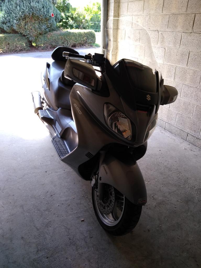 A vendre maxi scooter, Motos, Motos | Suzuki, Particulier, Scooter, plus de 35 kW, 2 cylindres, Permis Moto A, ABS, Échappement sport