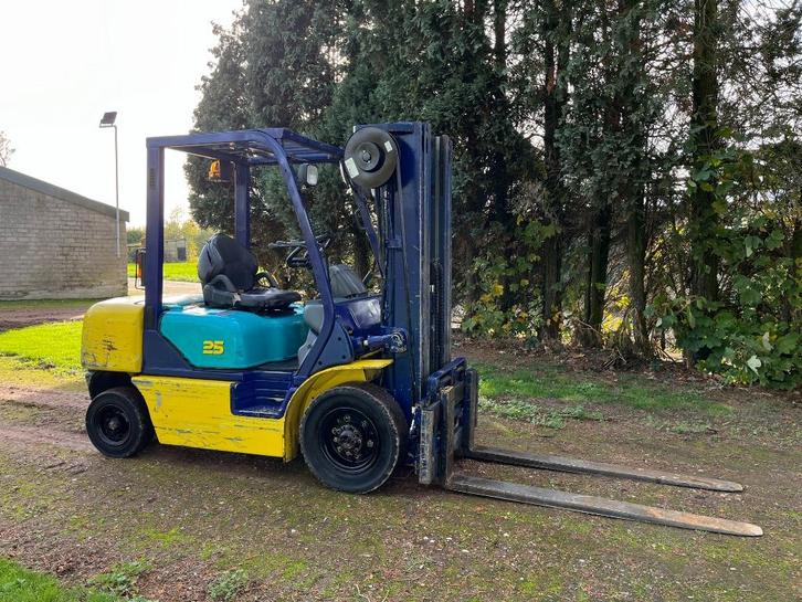 Komatsu FD25T (FULL) 2002 Triplo Freelift Sideshift, Zakelijke goederen, Machines en Bouw | Metaalbewerking, Ophalen