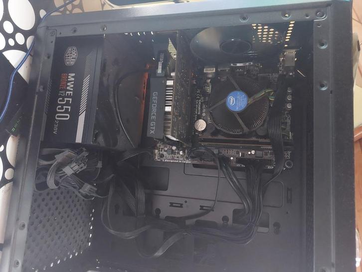 PC, Computers en Software, Desktop Pc's, Gebruikt, 3 tot 4 Ghz, SSD, Met videokaart, Met monitor, Gaming, Ophalen