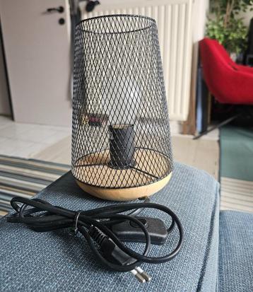 Mooie tafellampje  beschikbaar voor biedingen