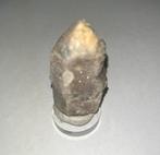 Troebele kwarts met afzettingen - op voetje - 36gram - 54mm, Verzamelen, Mineralen en Fossielen, Ophalen of Verzenden, Mineraal