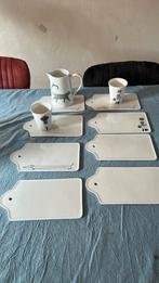 Service Asiettes Tartines, tasses et cafetière en ceramique, Maison & Meubles, Enlèvement, Comme neuf, Autres formes, Autres matériaux