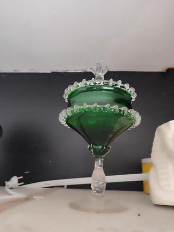 Venetiaans smaragdgroen glas