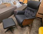 Fauteuil zwart leder en hocker, Ophalen, Zo goed als nieuw