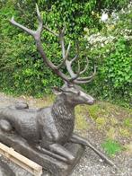 PRACHTIG HERT LIGGEND IN BRONS (levensgroot), Tuin en Terras, Tuinbeelden, Ophalen, Gebruikt, Overige materialen, Dierenbeeld