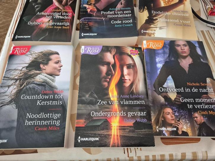 IBS Black Rose - 2verhalen-harlequin, Boeken, Thrillers, Zo goed als nieuw, Ophalen of Verzenden