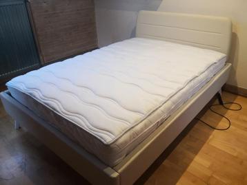 Elektrisch bed van 140 cm beschikbaar voor biedingen