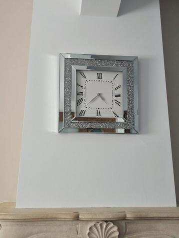 Wandklok te koop 50x50 cm beschikbaar voor biedingen