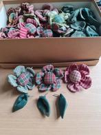 Knutselen : Stoffen bloemen en blaadjes, Hobby en Vrije tijd, Ophalen of Verzenden