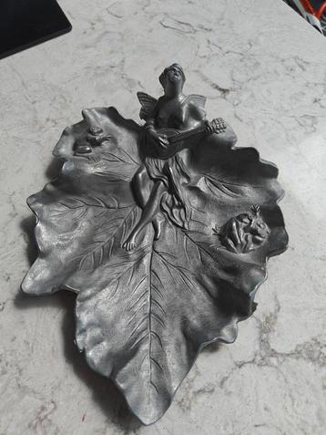Art Deco Tinnen schaal 25cm x 20cm beschikbaar voor biedingen