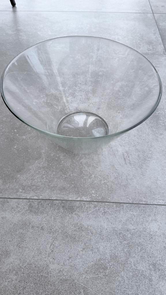 Glazen schaal perfect voor fruit of decoratie, Huis en Inrichting, Woonaccessoires | Schalen en Manden, Zo goed als nieuw, Schaal
