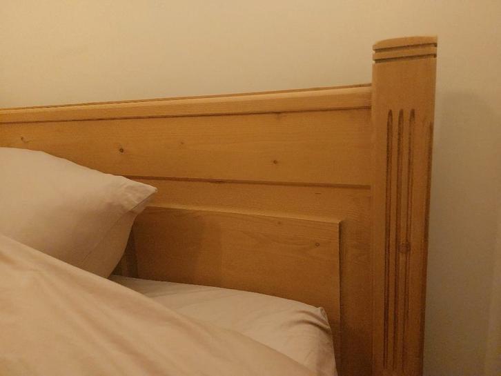 Lit en bois massif, Maison & Meubles, Chambre à coucher | Lits, Utilisé, Deux personnes, 160 cm, 200 cm, Bois, Beige, Enlèvement