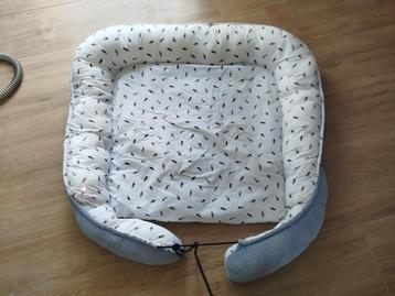 Baby nestje tweeling  beschikbaar voor biedingen