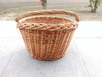 Rieten fietsmand merk Basil  disponible aux enchères