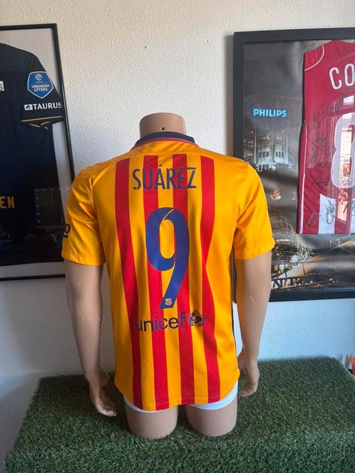 FC Barcelona uitshirt 2015-2016 Suarez, Sport en Fitness, Voetbal, Zo goed als nieuw, Shirt, Maat M, Verzenden