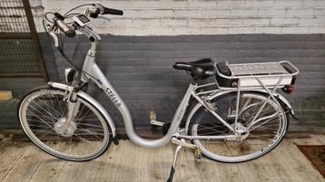 STELLA FIETS MET ELECTRISH PROBLEEM ,ACCU GOED beschikbaar voor biedingen