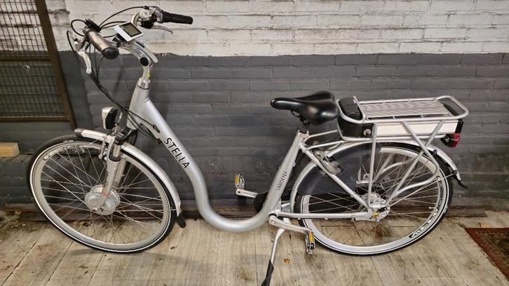 STELLA FIETS MET ELECTRISH PROBLEEM ,ACCU GOED, Fietsen en Brommers, Elektrische fietsen, Gebruikt, Overige merken, Ophalen