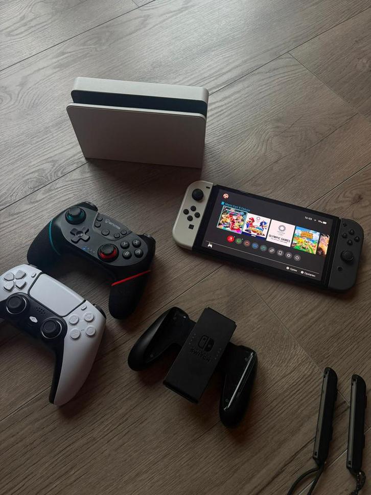 Nintendo Switch Oled (incl controllers en Mario Kart 8), Games en Spelcomputers, Spelcomputers | Nintendo Switch, Gebruikt, Switch OLED