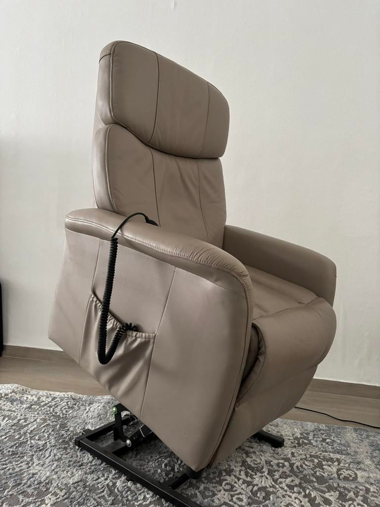 Lederen elektrische relaxzetel met liftfunctie, 2 motoren!, Ophalen of Verzenden, Zo goed als nieuw, Leer, Relaxzetel fauteuil relax zetel relaxfauteuil relaxstoel