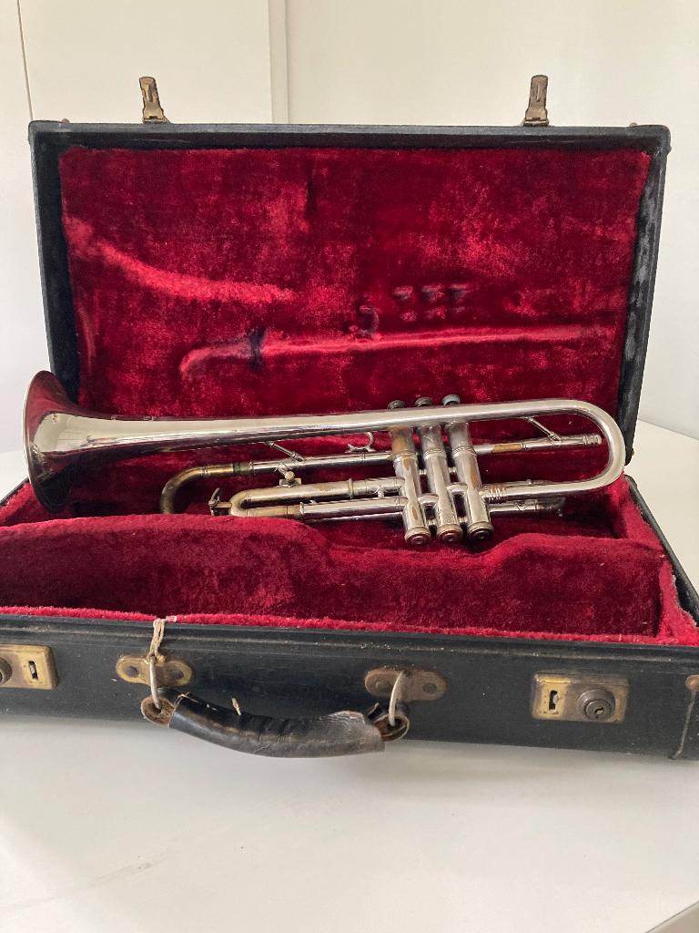 Bugel, Muziek en Instrumenten, Blaasinstrumenten | Trompetten, Ophalen, Gebruikt, Overige typen, Met koffer