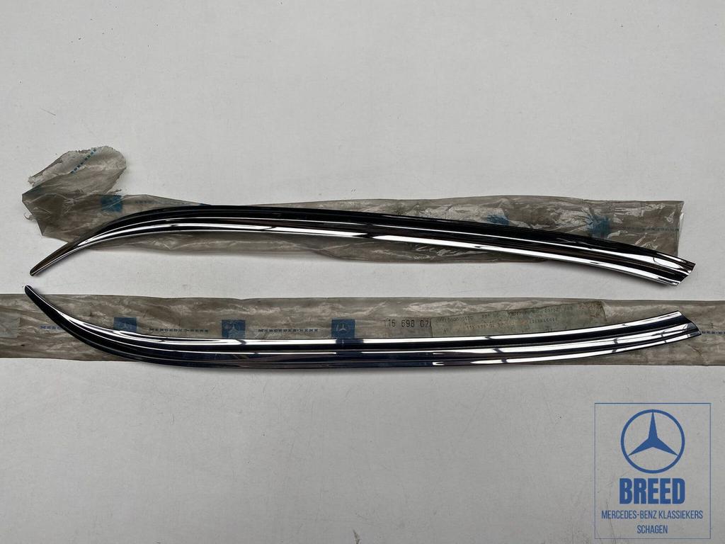 NOS set sierlijsten C-Stijl L+R voor Mercedes-Benz W114 W115, Auto-onderdelen, Carrosserie, Mercedes-Benz, Nieuw, Ophalen of Verzenden