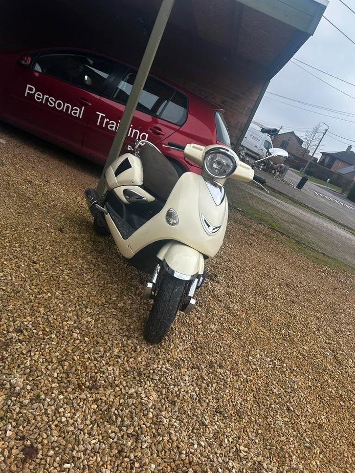 Tauris capri 50, Fietsen en Brommers, Snorfietsen en Snorscooters, Gebruikt, Overige merken, Benzine, Ophalen