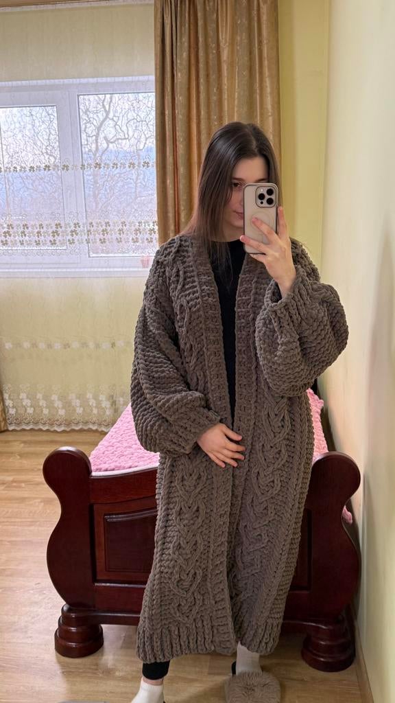 cardigan. handmade. size s,m warm and cozy, Kleding | Dames, Truien en Vesten, Verzenden, Zo goed als nieuw, Maat 36 (S), Bruin