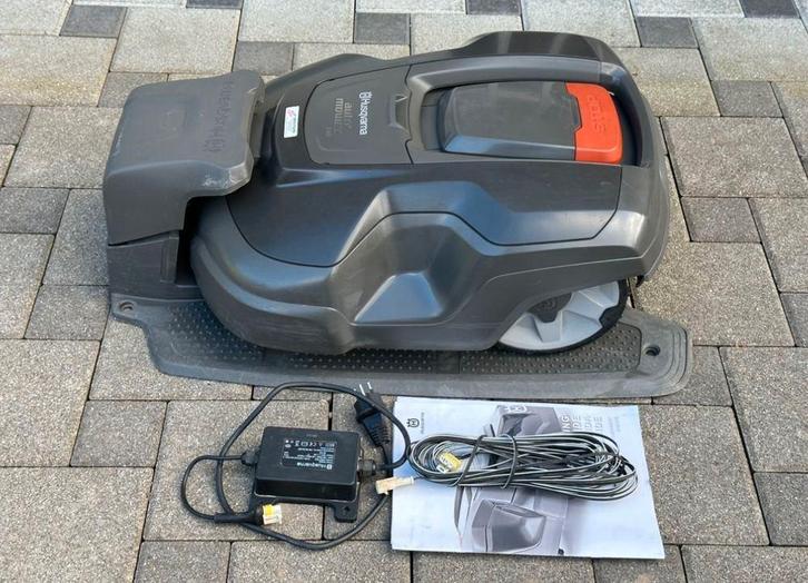 Robot tondeuse Husqvarna 315, Jardin & Terrasse, Tondeuses robotisées, Comme neuf, Moins de 20 cm, Avec capteur de pluie, Enlèvement