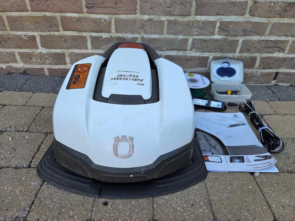 Robot HUSQVARNA AUTOMOWER 305, Enlèvement, Utilisé