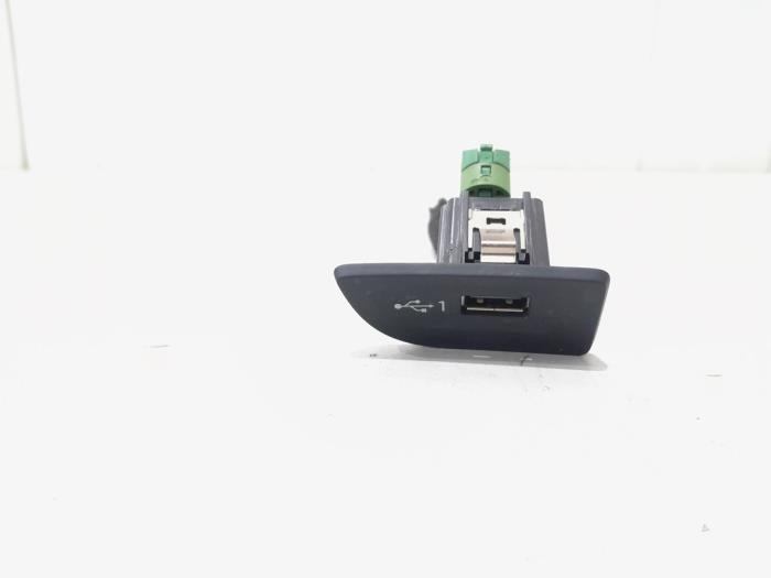 AUX/USB aansluiting van een Audi A3, Auto-onderdelen, Elektronica en Kabels, Audi, Gebruikt, 3 maanden garantie, Ophalen of Verzenden