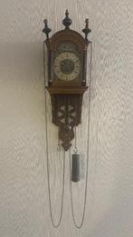 Prachtige antieke wandklok, Ophalen