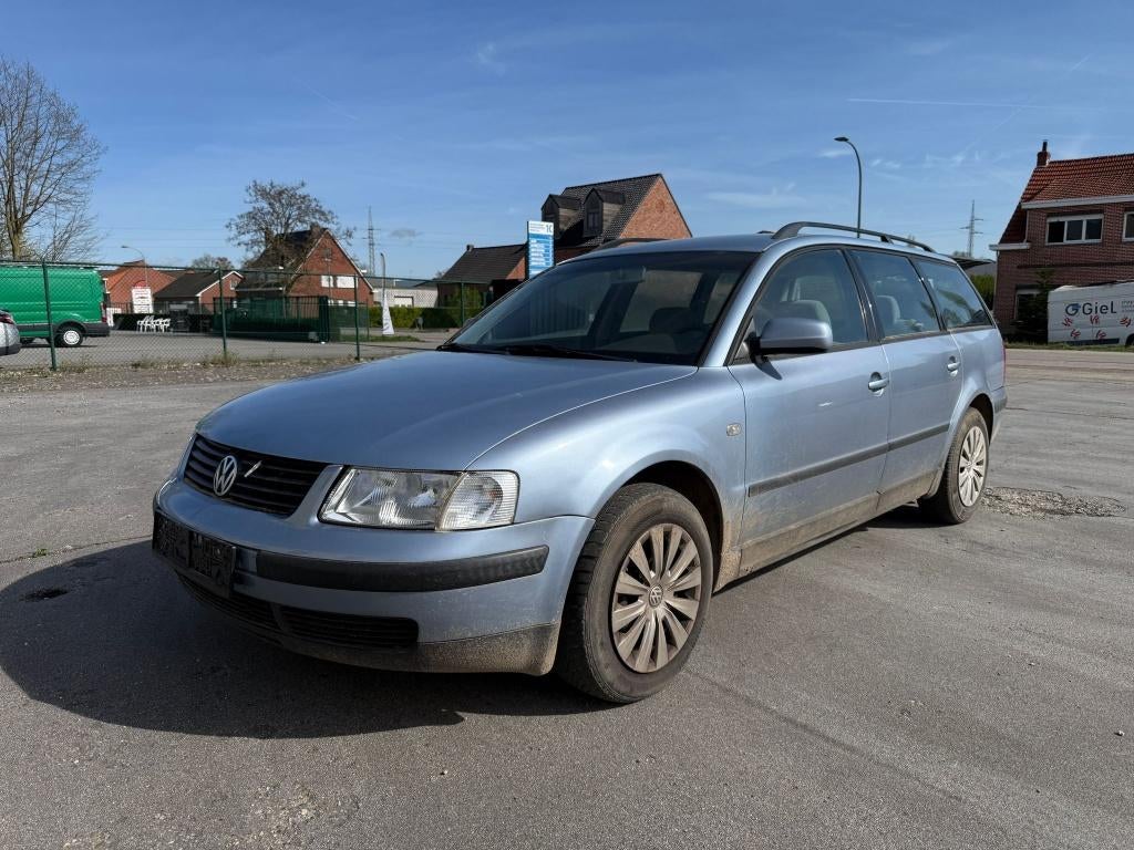 Volkswagen Passat 1.6 Essence Automatique 111 500 km Bj 2000, Autos, Volkswagen, Achat, Attache-remorque, Automatique, Particulier